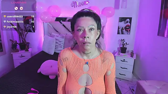 karly_moon (Ask my age) - oil on my tits