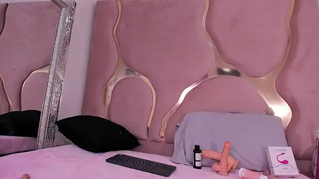 honeyhtx live cam on StripChat