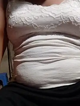 daisyy2 live cam on StripChat