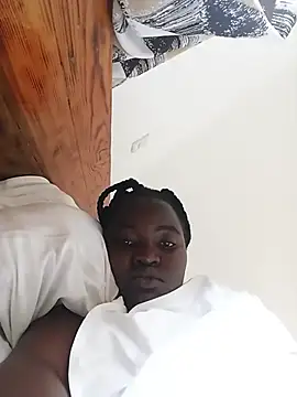 creamyy_pussie live cam on StripChat