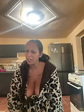 wildfarmbabe live cam on StripChat