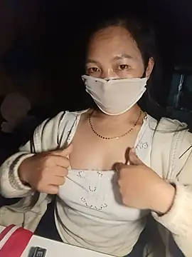 Hiha-nn live cam on StripChat