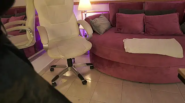 ConnyJenner live cam on StripChat