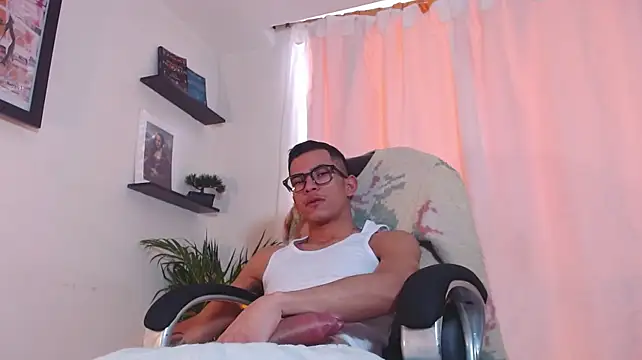 TOMBOYSEXX live cam on StripChat