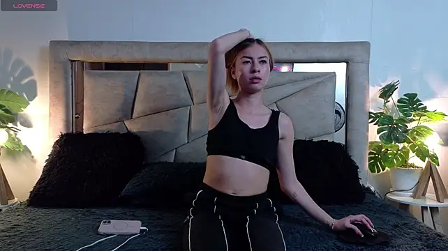 Evie_demn live cam on StripChat