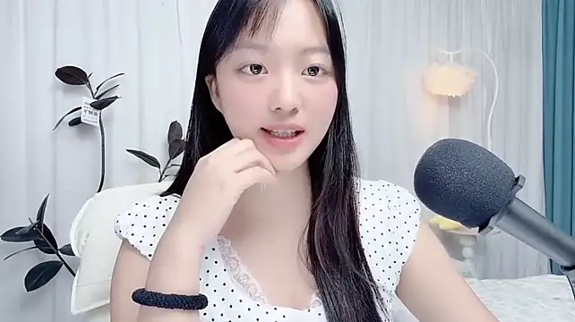 Winnie666999 live cam on StripChat