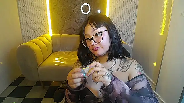 Noah8_b live cam on StripChat
