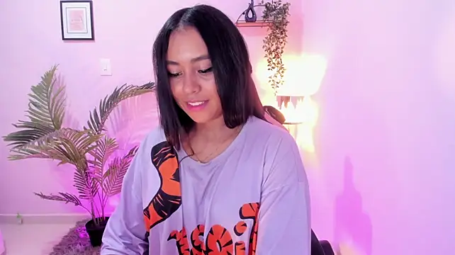 Ciara8 live cam on StripChat