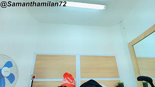 SamanthaMilann live cam on StripChat