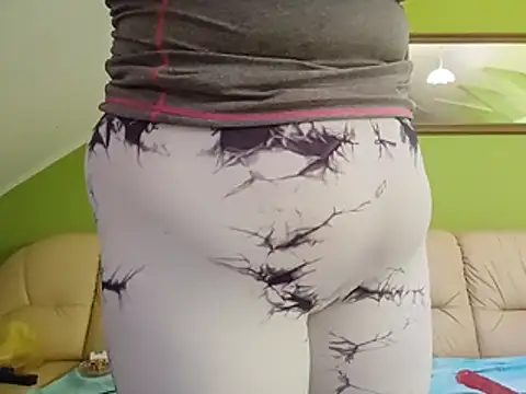 milfhot44 live cam on StripChat