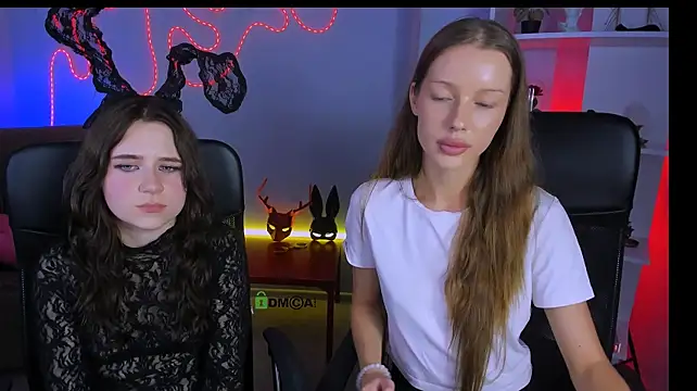 khloebeauty (G teen) - kiss her neck