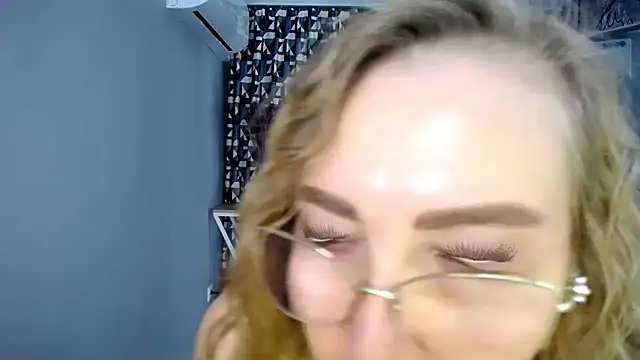 queen_a_n_i live cam on StripChat