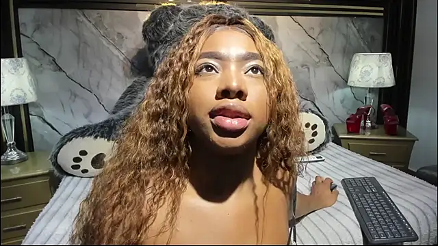 Niyirey1 live cam on StripChat
