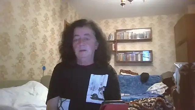 GypsiQueen2 live cam on StripChat