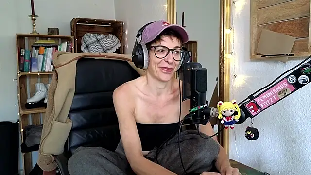 antifistin - Cam-Girl auf stripchat, spricht Deutsch
