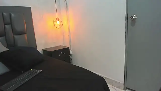 dakota_roussee live cam on StripChat