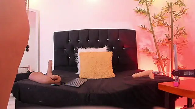 Kenya_carper live cam on StripChat