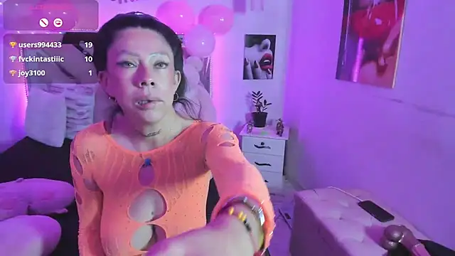 karly_moon (Ask my age) - oil on my tits