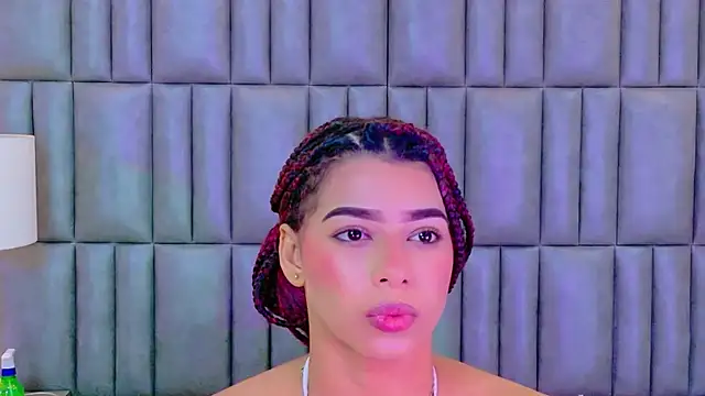 TiaraRosse live cam on StripChat