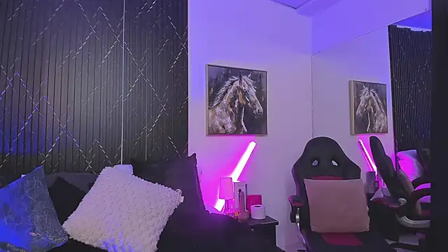 Bonnie_Rider live cam on StripChat