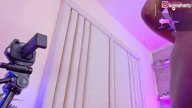 Keirahartz live cam on StripChat