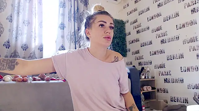 BEST_SQUIRT_XX live cam on StripChat