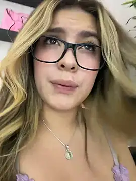 cloee_rainbow1's live room