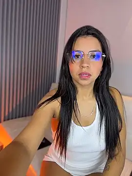 vanessadiazx_ live cam on StripChat