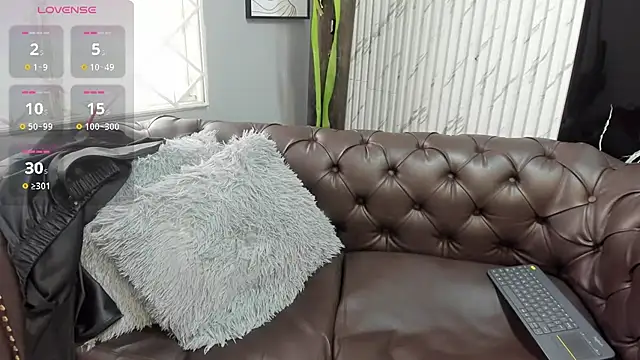 OliviaWilliamm live cam on StripChat