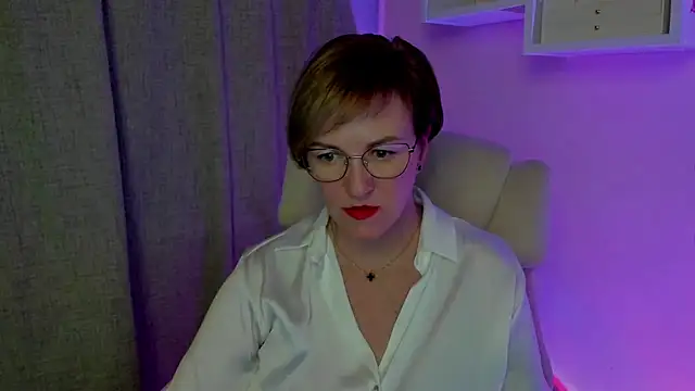 feliziaDesire live cam on StripChat