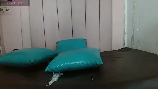 camila_williamss live cam on StripChat