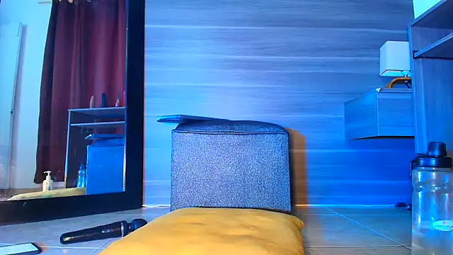 Mila_cams1_ live cam on Stripchat