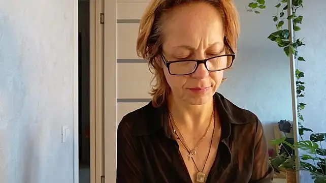 LioraWeiss live cam on StripChat