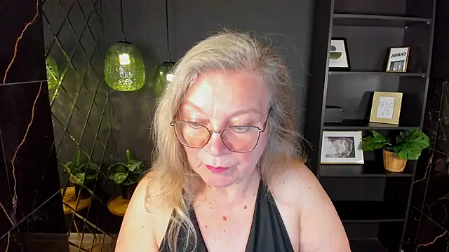 NataliMellow live cam on StripChat