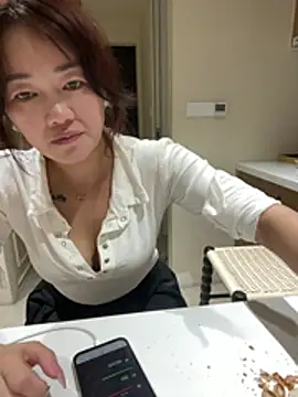 mollymm live cam on StripChat
