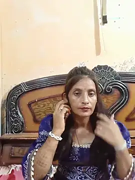 queen-ranee live cam on StripChat