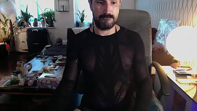 tomz0819 live cam on StripChat