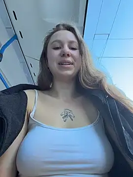 outdoor-houndour live cam on StripChat