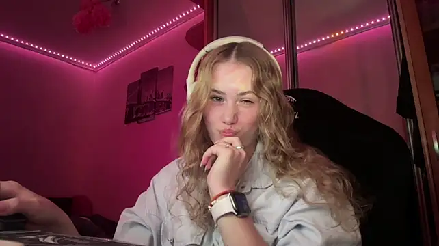 Aurorain live cam on StripChat
