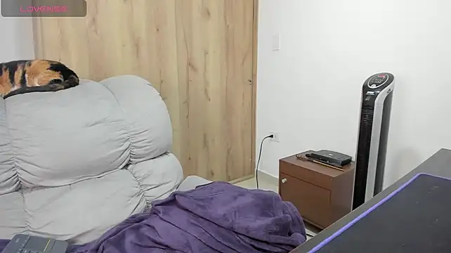 xspecialoomx live cam on StripChat