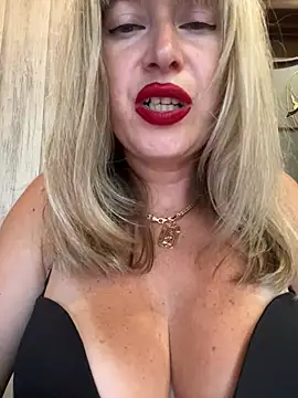 Kittenforyou live cam on StripChat