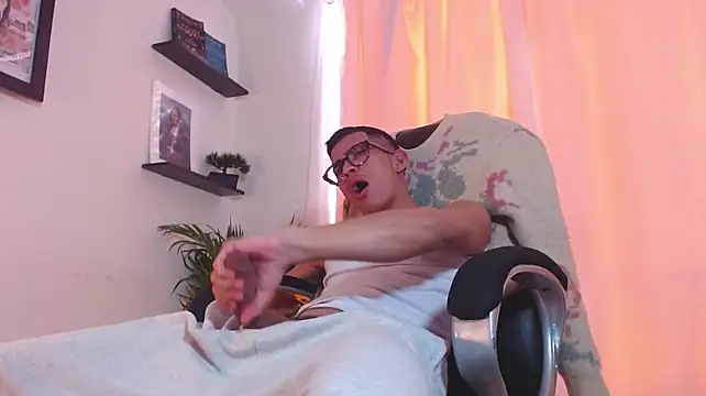 tomboysexx (M young) - Show cum + Volcam