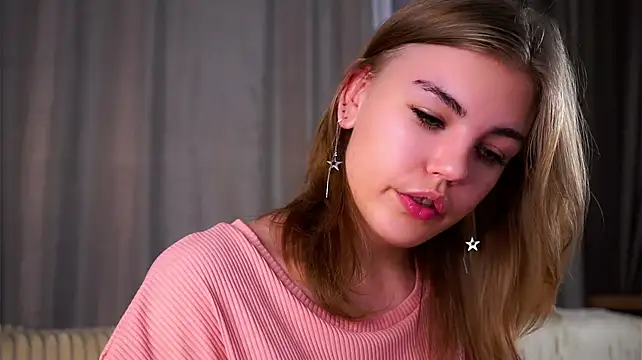 MelodyBaur live cam on StripChat