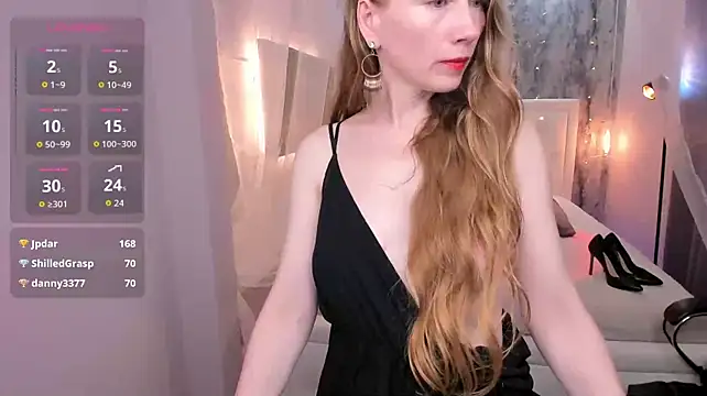 NicoleMiless live cam on StripChat