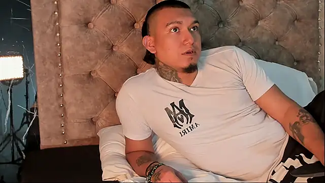 _cannabitch live cam on StripChat