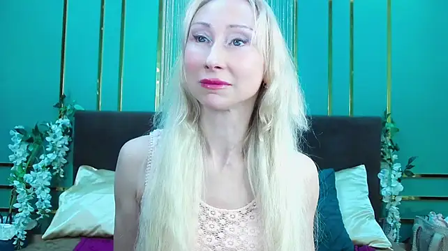 KissDreamm live cam on StripChat