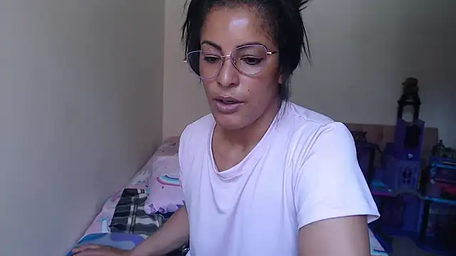 kateleyagrey live cam on StripChat