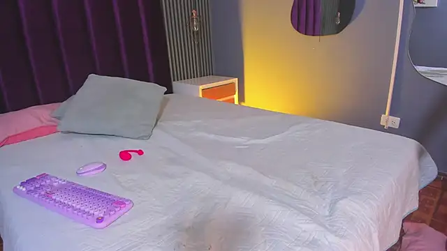 LauraAristizabal live cam on StripChat