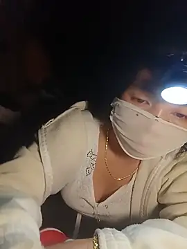 Hiha-nn live cam on StripChat