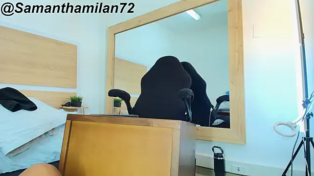 SamanthaMilann live cam on StripChat